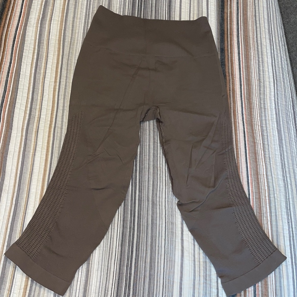 Lululemon crops